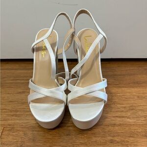 Lulus White Size 9 Heels